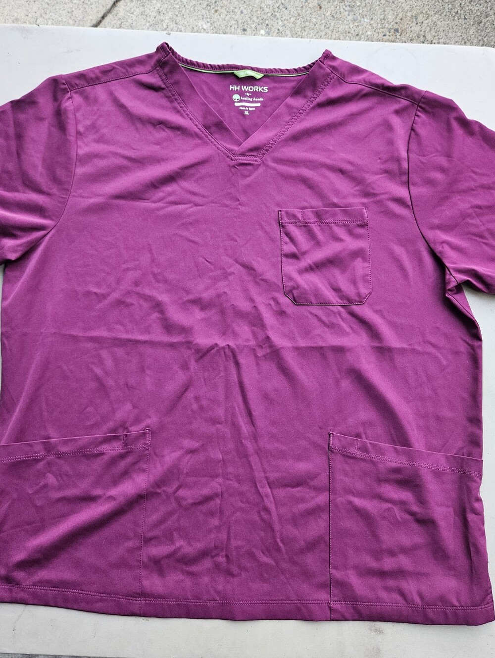 Healing Hands Men's V-Neck Scrub Top in Magenta